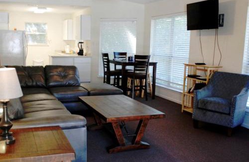 New Braunfels House | Waterfront Cabin Rental on the Banks of the Guadalupe River near San Antonio, Texas