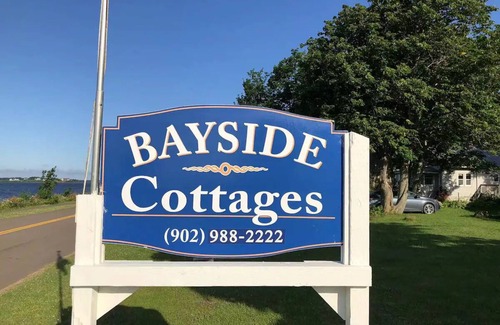 Stanhope Cottage | Waterfront Club House-up to 10 people-new renovations