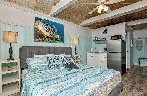 Fort Myers Beach Resort | Waterfront Coconut Cottage in Fort Myers Beach