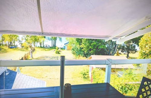 Carrying Place Apartment | Waterfront Comfy Guesthouse, Prince Edward County