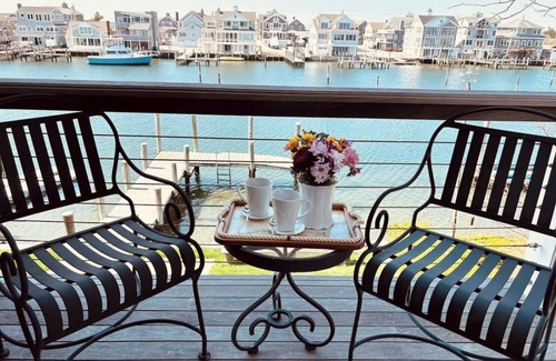 Mystic - New London House | Waterfront Comfort: 2-Bedroom Home in Prime Coastal Location