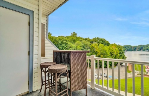North Shore Condo | Waterfront condo with lake-view deck, tennis court & pool - dog-friendly