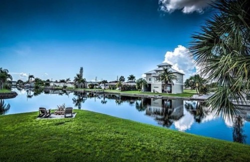 Charlotte Park House | Waterfront corner lot-Heated Pool