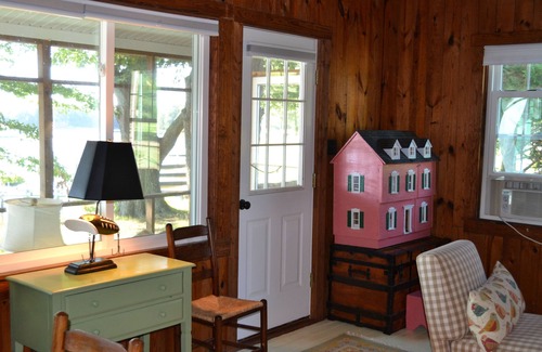 Edwardsville Cottage | Waterfront Cottage On Candy Point: Family-Friendly and Dog-Friendly!