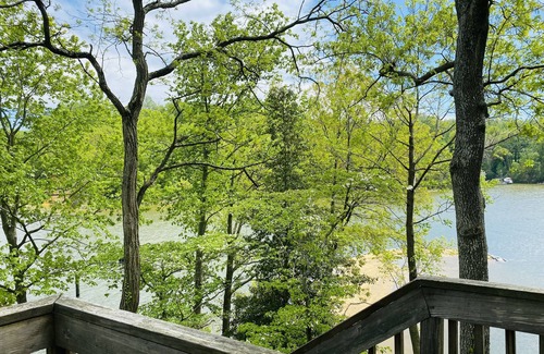 Epping Forest Cottage | WATERFRONT COTTAGE ON SEVERN - STUNNING VIEWS - MINUTES FROM DOWNTOWN ANNAPOLIS