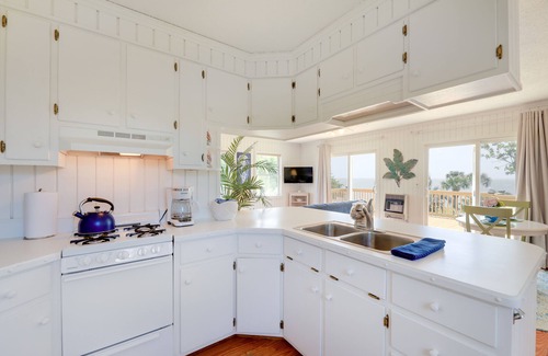 Marshallberg Cottage | Waterfront Crystal Coast Vacation Rental w/Deck!