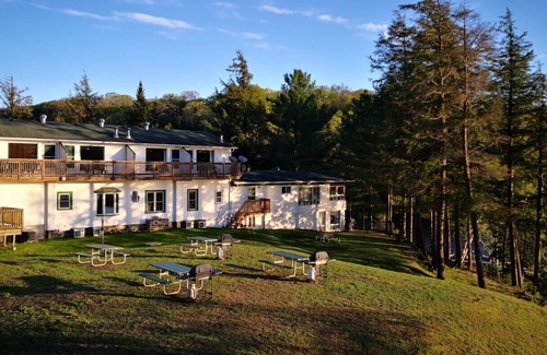 Seguin Cottage | Waterfront Deluxe 3 Bedroom Cottage near Muskoka
