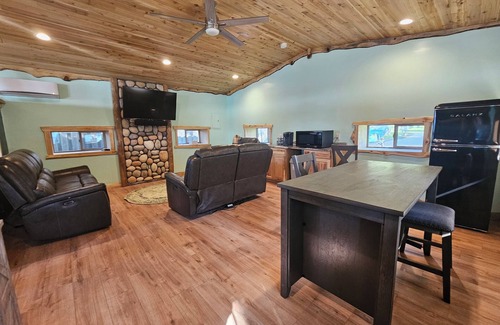 Abrams House | Waterfront Green Bay/Door County 3BR