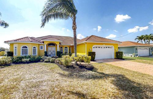 Cape Coral House | Waterfront Hideaway