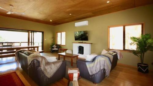Sanctuary Point House | Waterfront Hideway - Sanctuary Point - The Ultimate Spot to Relax