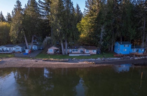 Agate House | Waterfront Home on Oakland Bay in Shelton