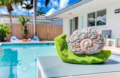 Coral Ridge Isles House | Waterfront home: Boat dock, Private Pool, Near Beach