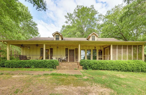 Arkadelphia House | Waterfront Home w/Playground Near DeGray & Caddo!