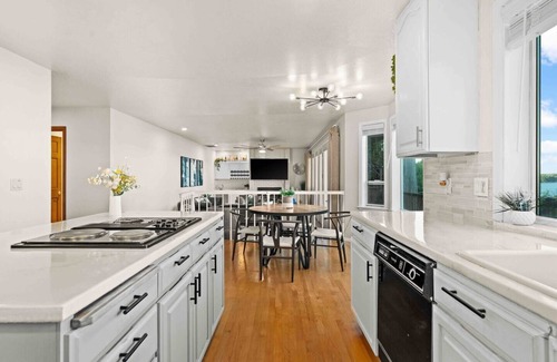 Olympia House | Waterfront home with Hot Tub and breathtaking Mt Rainier view