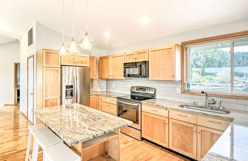 Belfair House | WATERFRONT! Hood Canal Home, Private Beach w/Kayaks, Paddleboards. Kid Friendly