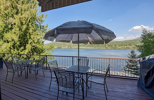 Bonner County House | Waterfront Lake Cocolalla Home - Short drive to Schweitzer