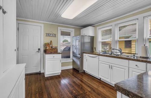 Clarklake House | Waterfront lake cottage on gorgeous Clark Lake in Jackson! 4 bedrooms, sleeps 10