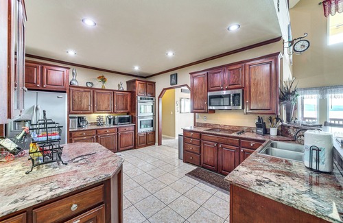 Longtown House | Waterfront Lake Eufaula Home: Multi-Level Balcony