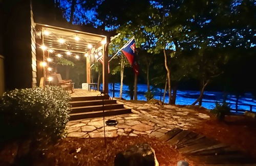Crane Hill House | Waterfront lake house with panoramic views on Smith Lake