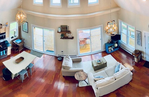 Swanton House | Waterfront Lake House - built in 2017 on shoreline & dog friendly