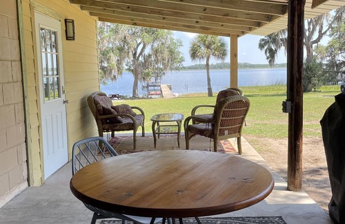 Fort McCoy Cottage | Waterfront Lake Kerr Cottages- McDade * Newly Remodel *