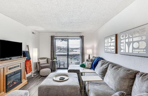 Lake Ozark Apartment | Waterfront Lake Ozark Condo with Access To 2 Pools