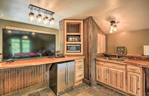 Troy Villa | Waterfront Log Home w/95 Acres on Yaak River