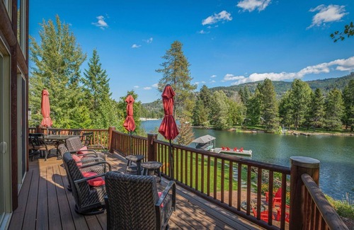 Sagle House | Waterfront Luxe Log Home, Private Dock, Hot Tub & Pickleball