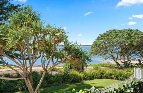 Hollywell Apartment | Waterfront Luxury Retreat | Resort Facilities Hot Tub, Pools, Sauna, Tennis