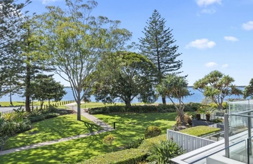 Hollywell Apartment | Waterfront Luxury Retreat | Resort Facilities Hot Tub, Pools, Sauna, Tennis