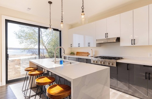 Tay Cottage | Waterfront Luxury Vacation Home with Stunning Sunsets and Sandy Shoreline