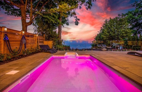 Innisfil House | Waterfront Luxury with Pool