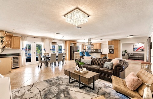 Edgewater House | WATERFRONT MODERN 4/2 FLORIDA HOME POOL BOAT DOCK AND LIFT DIRECT GULF ACCESS