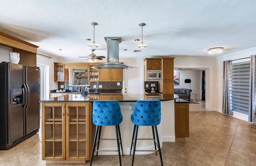 Edgewater House | WATERFRONT MODERN 4/2 FLORIDA HOME POOL BOAT DOCK AND LIFT DIRECT GULF ACCESS