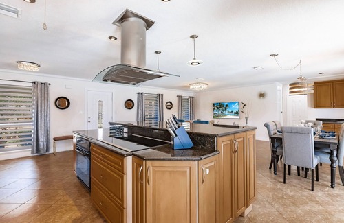 Edgewater House | WATERFRONT MODERN 4/2 FLORIDA HOME POOL BOAT DOCK AND LIFT DIRECT GULF ACCESS