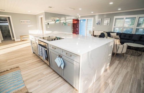 Bal Harbour House | Waterfront Oasis with Pool, Spa + Lanai Bar - Simply Blessed