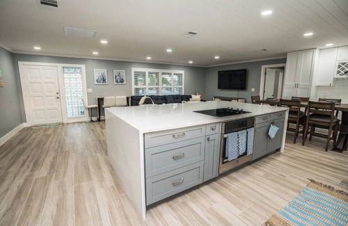 Bal Harbour House | Waterfront Oasis with Pool, Spa + Lanai Bar - Simply Blessed