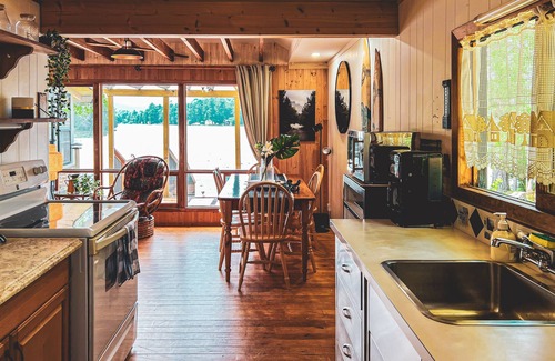 Haliburton Cottage | Waterfront Paradise Cove Cottage w/Private Beach