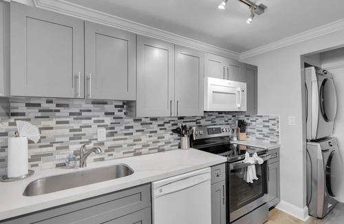 Meadows Condo | Waterfront Penthouse sleeps 16 w/Pool & Boat Dock