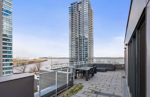 Montreal Condo | Waterfront penthouse with 1000 square feet patio