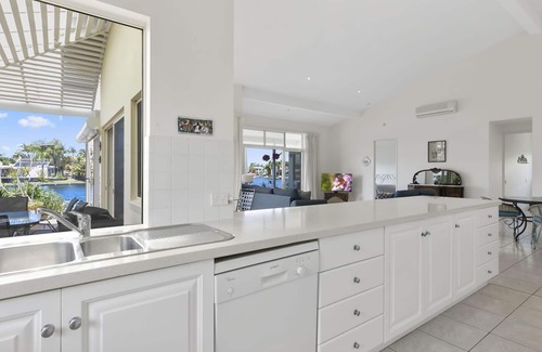 Noosaville House | Waterfront Pet Friendly House - 11 Seamount Quay