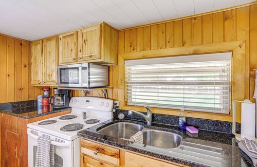 Port Clinton Cottage | Waterfront Port Clinton Cottage w/Fire Pit!