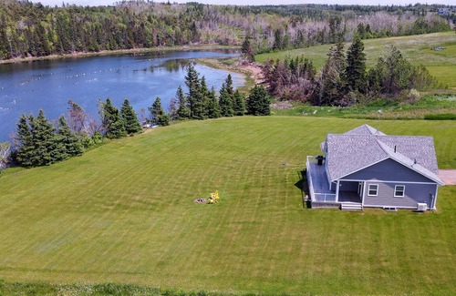 Anne's Land Cottage | Waterfront, Private, AC, and Close to Cavendish