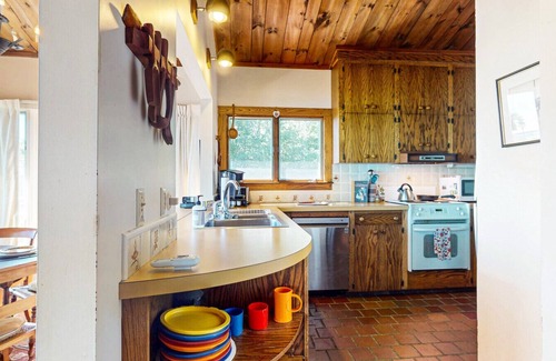 Southport Apartment | Waterfront Retreat on Southport Island - Pet-Friendly, Sleeps 6