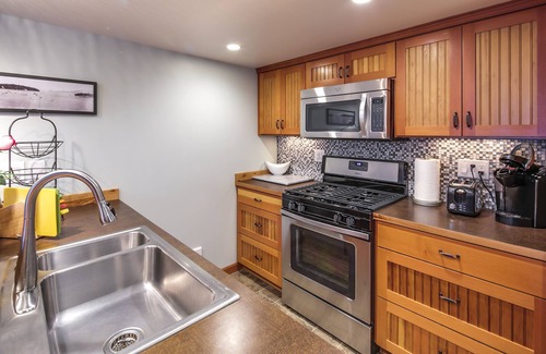 Bellingham Cottage | Waterfront Romantic Chuckanut Bay Cottage with Beach