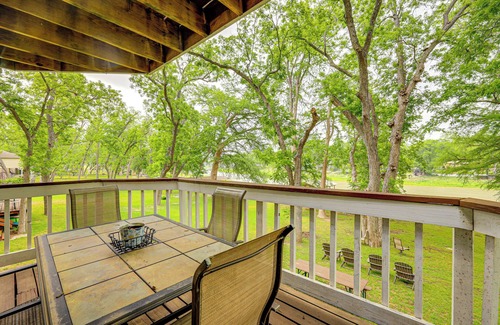 Seguin House | Waterfront Seguin Lake House Near Downtown