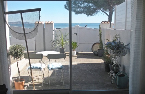 Marseillan Apartment | Waterfront Studio w/Hot Tub & Secure Parking perfect for couples (pet friendly)