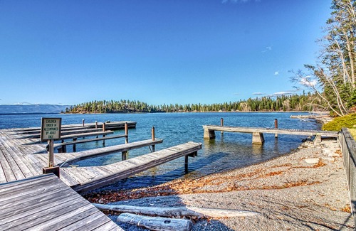 Polson Apartment | Waterfront studio with beautiful mountain & lake views, lawn & swimming docks