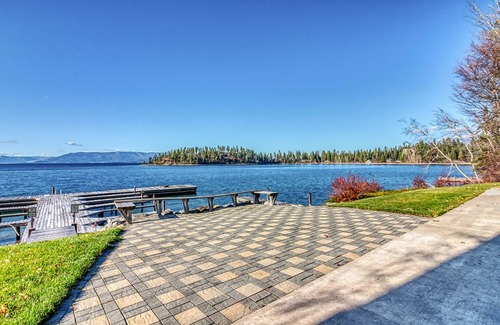 Polson Apartment | Waterfront studio with beautiful mountain & lake views, lawn & swimming docks