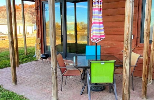St. Joseph Cabin | Waterfront Sunset Cabin w/Patio & Firepit- 2 bdrm